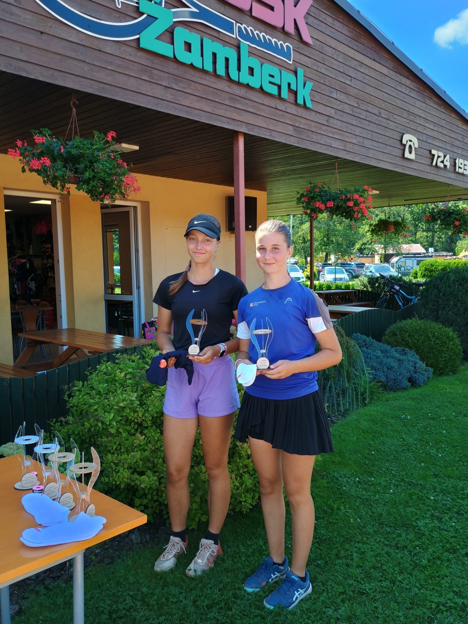 Finalistky dvouhry Ema Zběhlíková a Aneta Košková