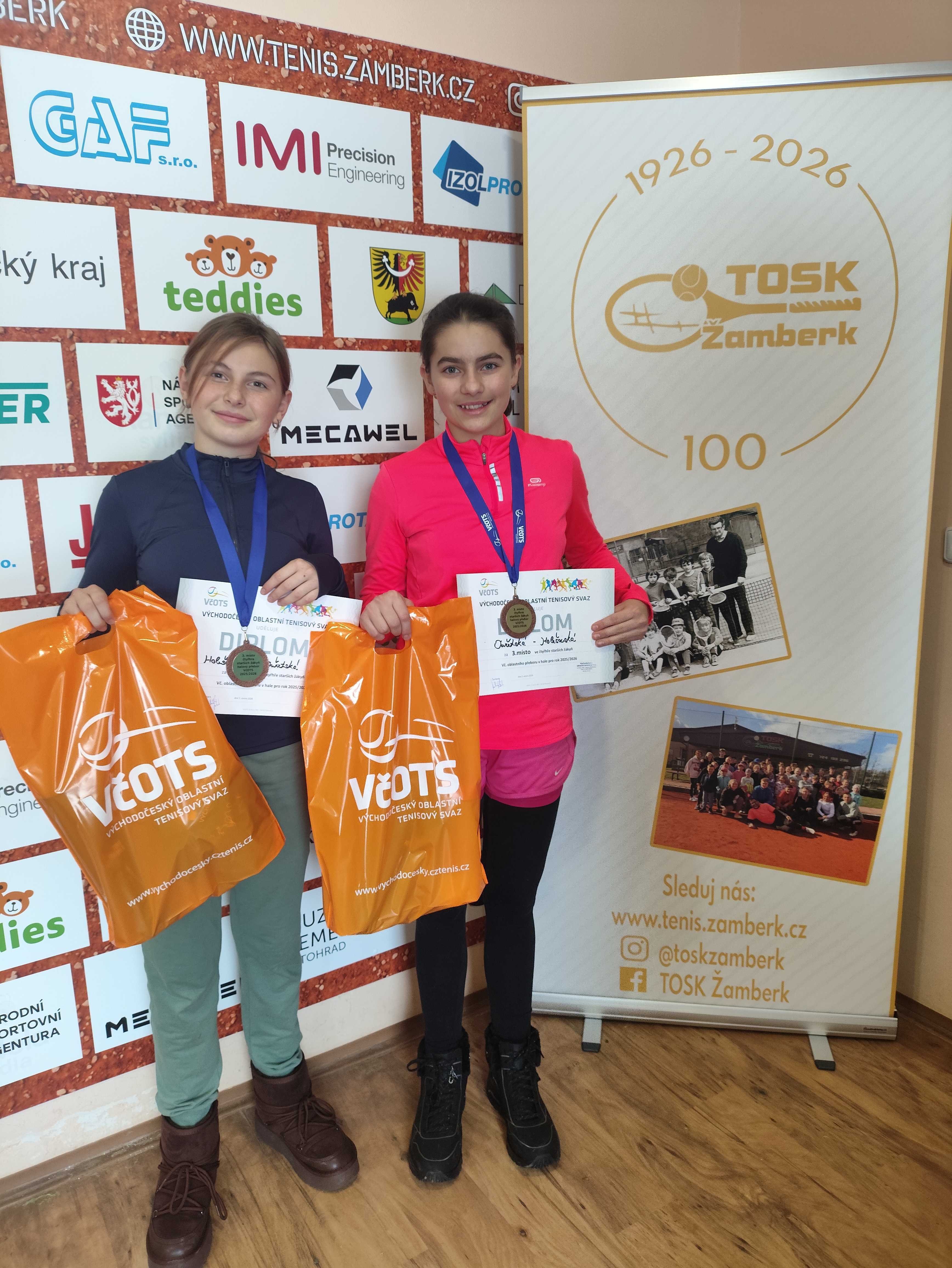 Semifinalistky dvouhry Emma Holešovská a Radka Ouřetská