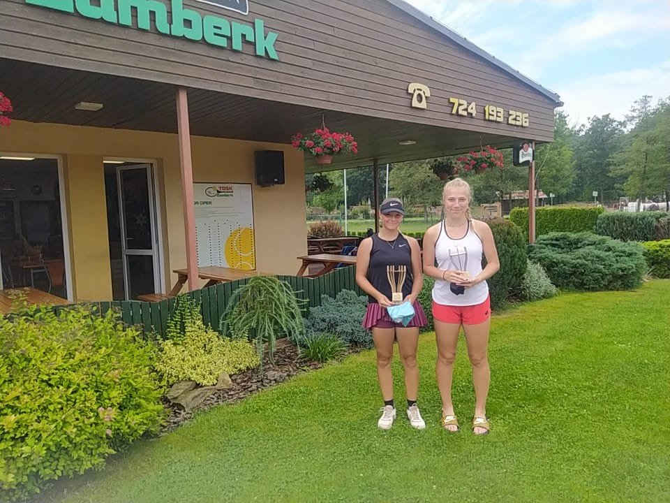 Finalistky dvouhry Alena Schovancová a Martina Vašáková