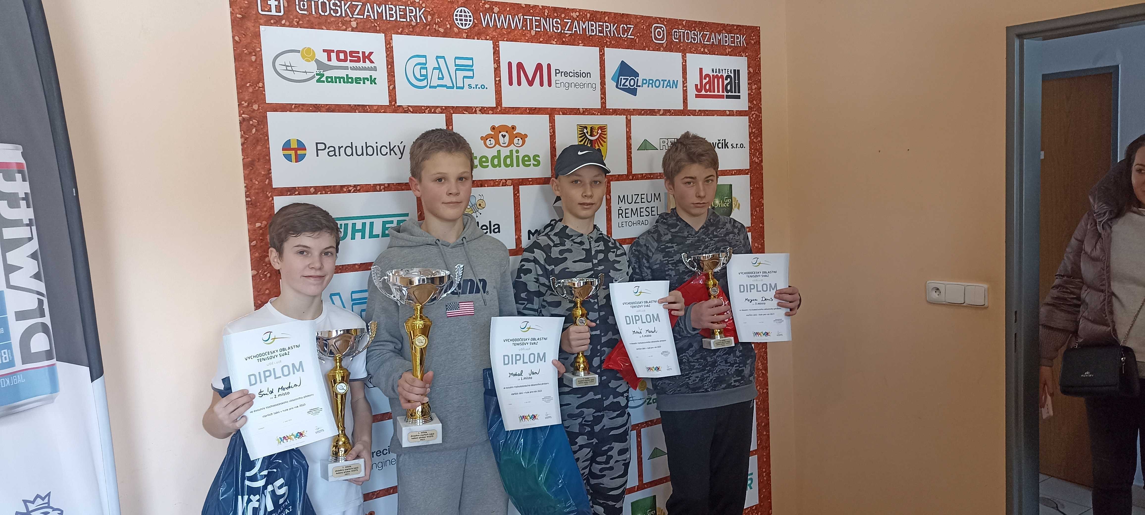 Zleva Martin Šmíd, Jan Motal a semifinalisté dvouhry Marek Mikeš a Denis Majera