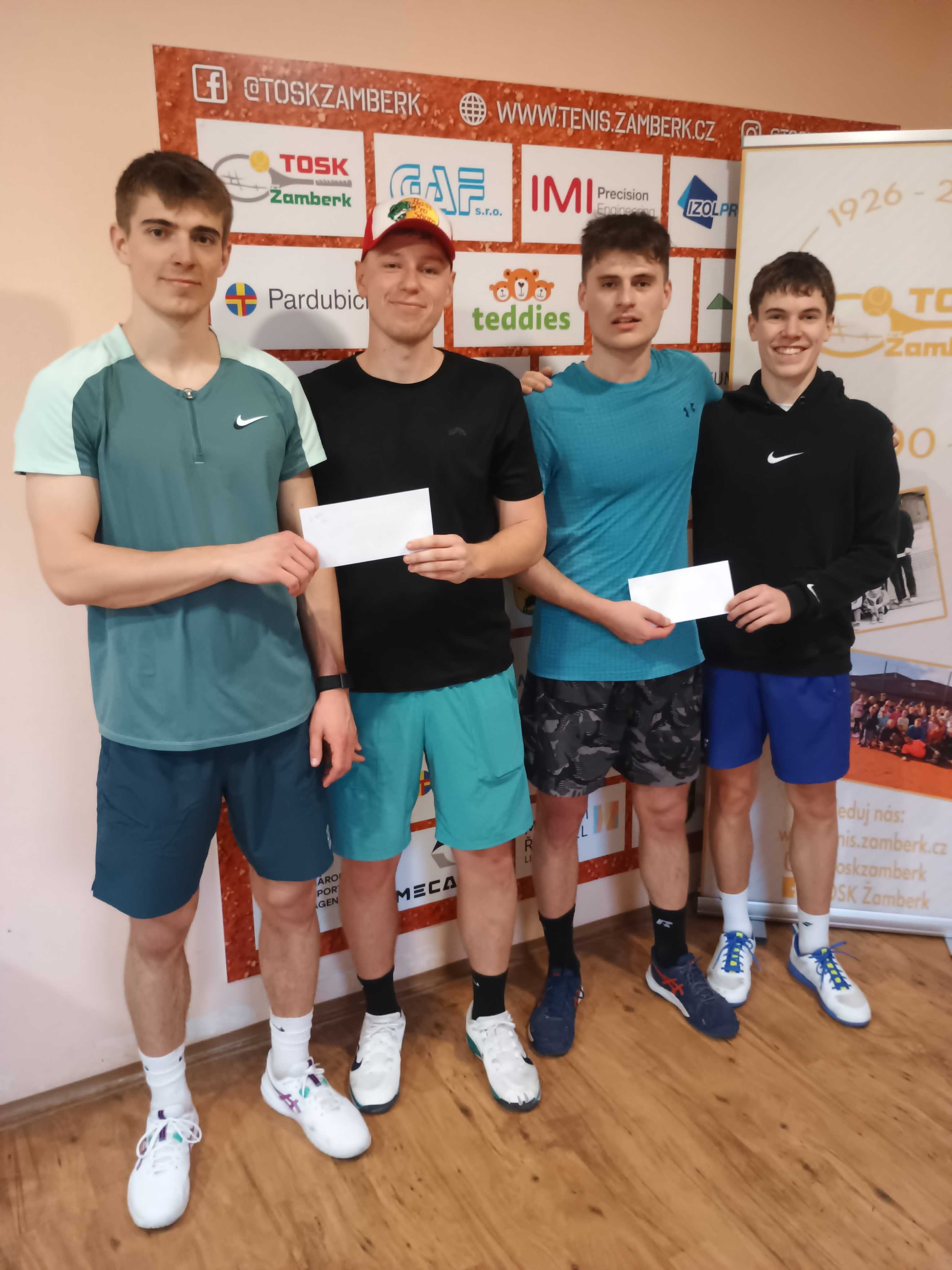 Finalisté čtyřhry, zleva Lukáš Praus, Vojtěch Wünsch, Bohumil Bezdíček a Martin Šmíd