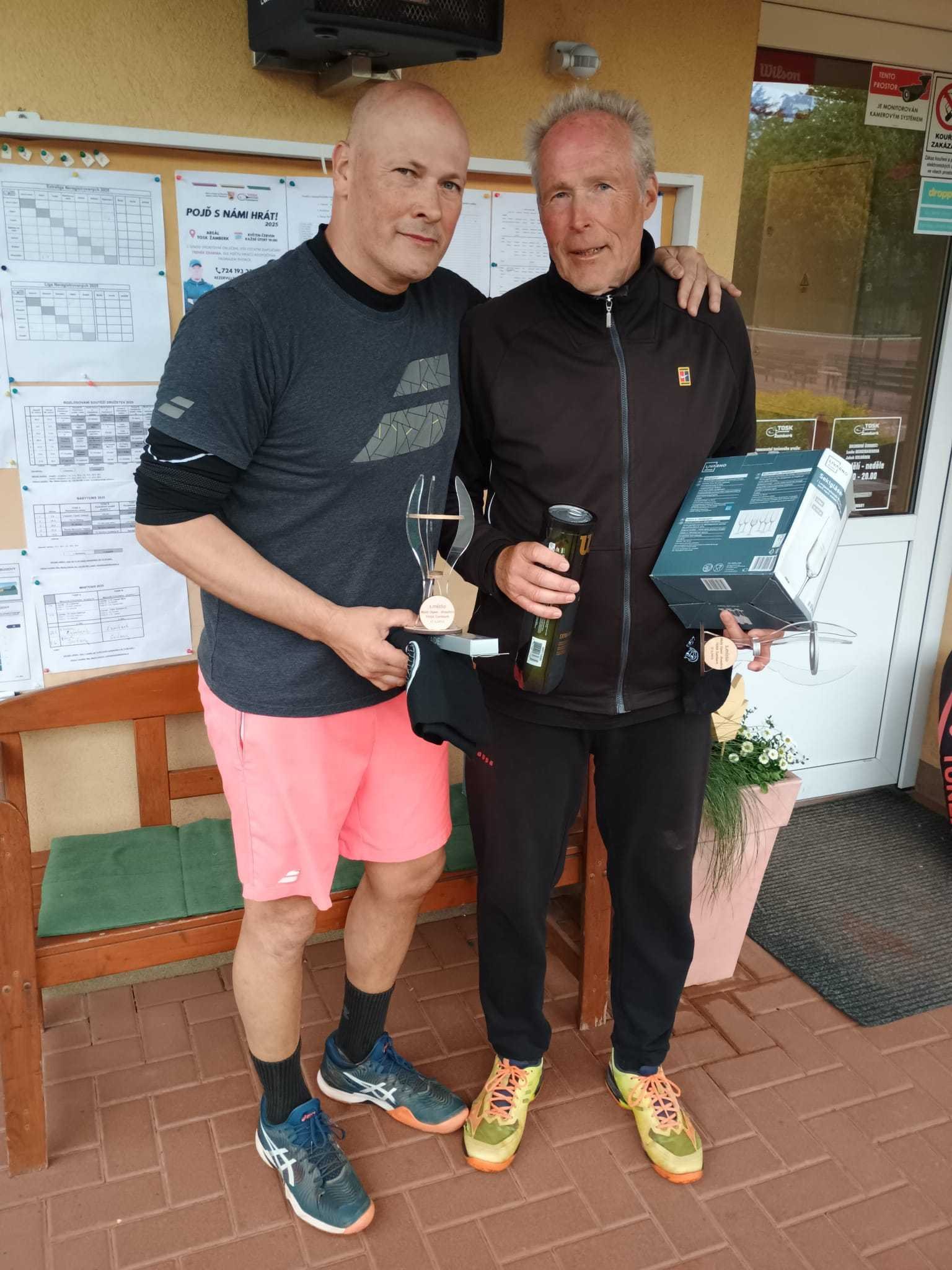 Zleva vítěz turnaje Jaroslav Kříž a druhý v pořadí Tomáš Kopsa