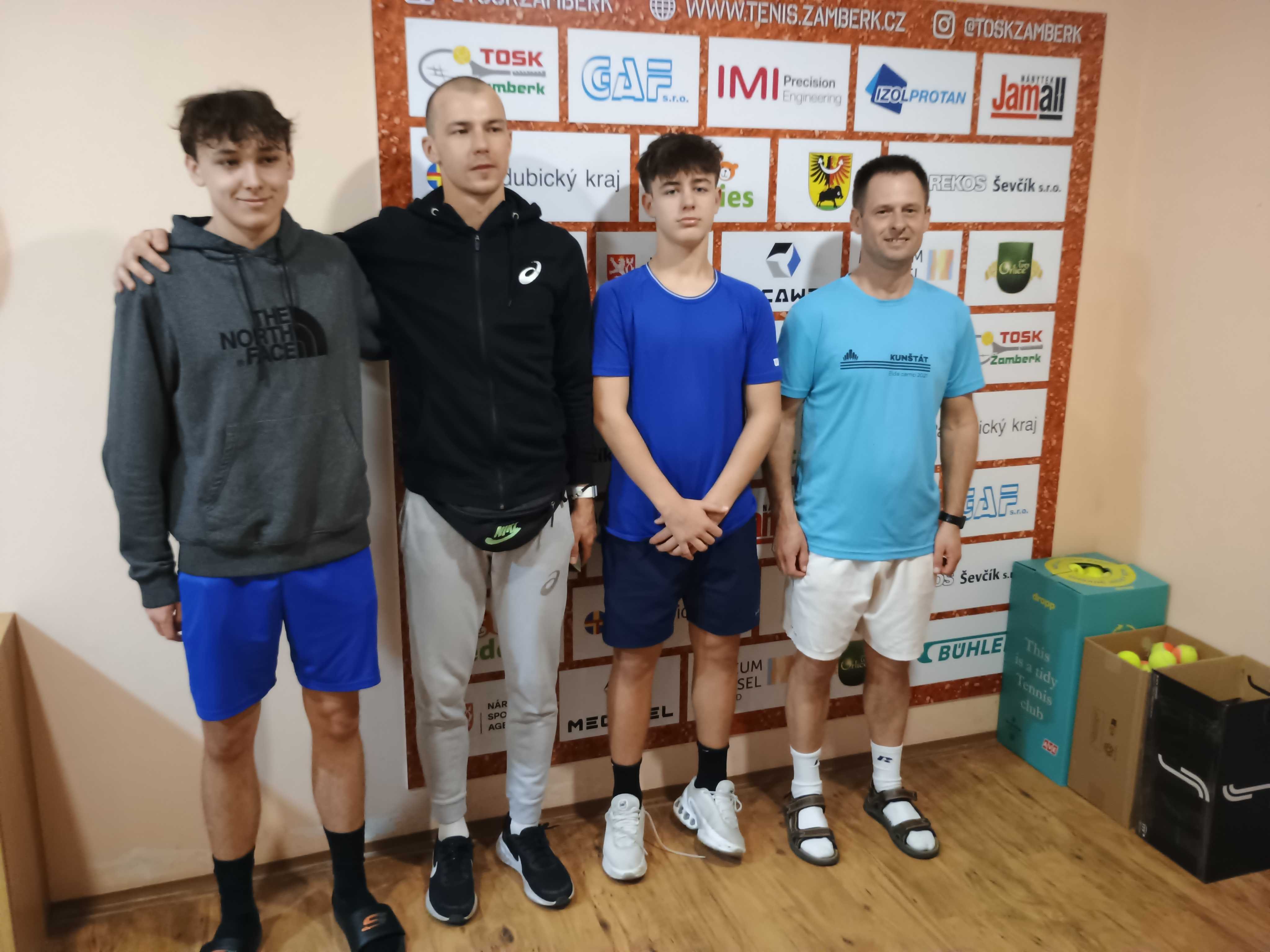 Finalisté čtyřhry Aleš Kozel, Wojciech Medynski, Štěpán Žiška a Jan Zezula