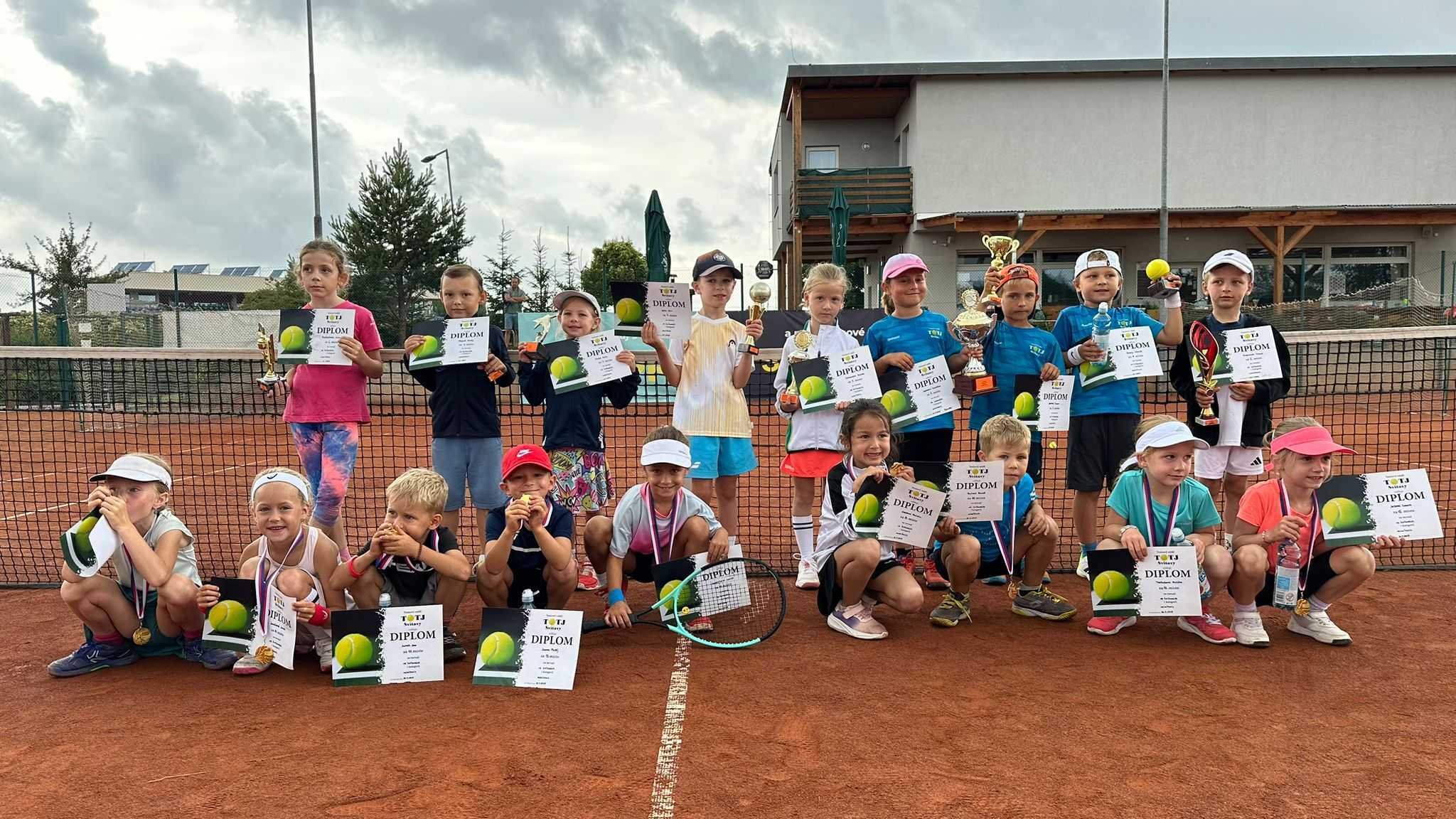 Účastníci turnaje minitenistů ve Svitavách