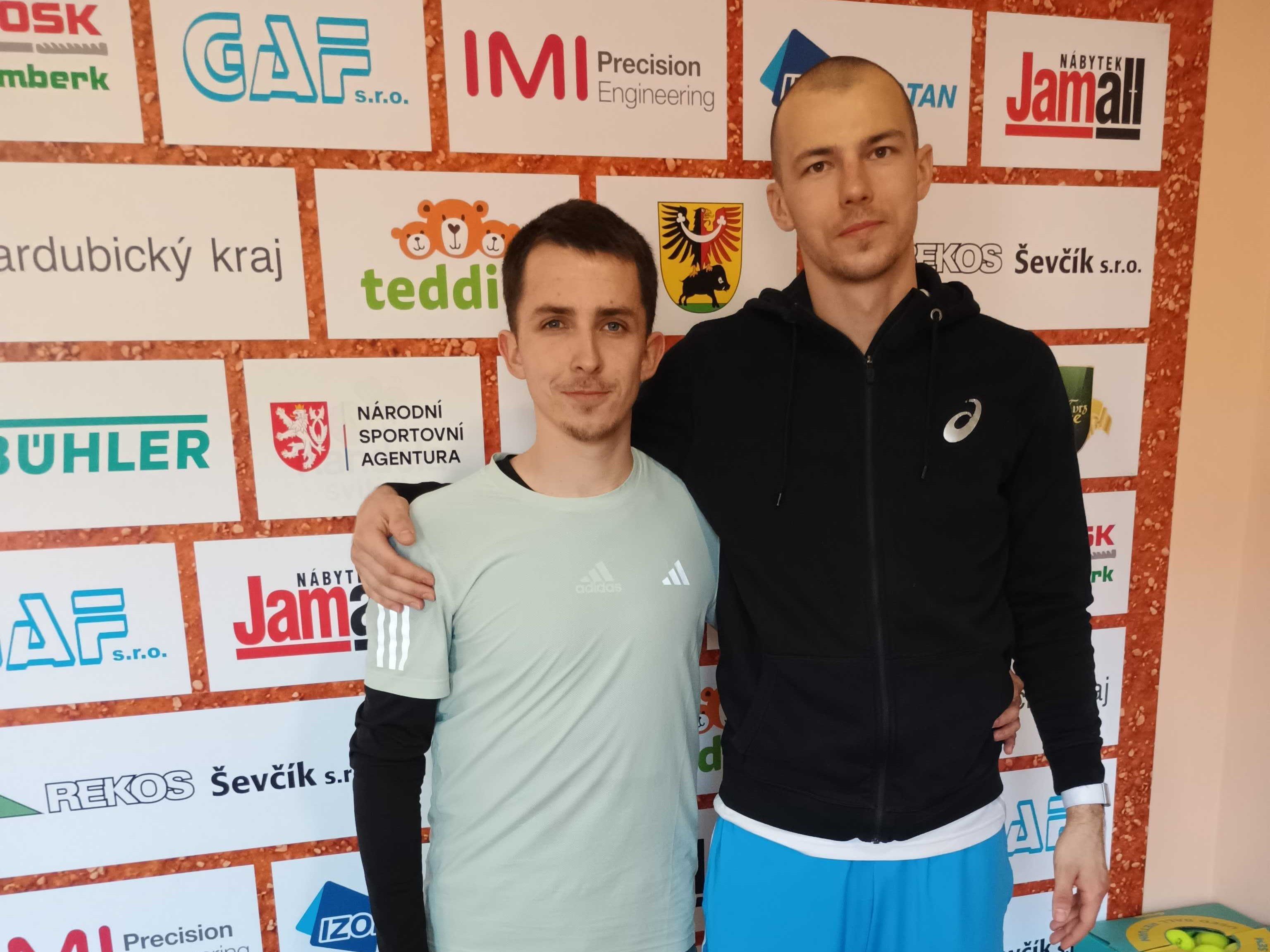 Finalisté dvouhry Dominik Jedlička a Wojciech Medynski