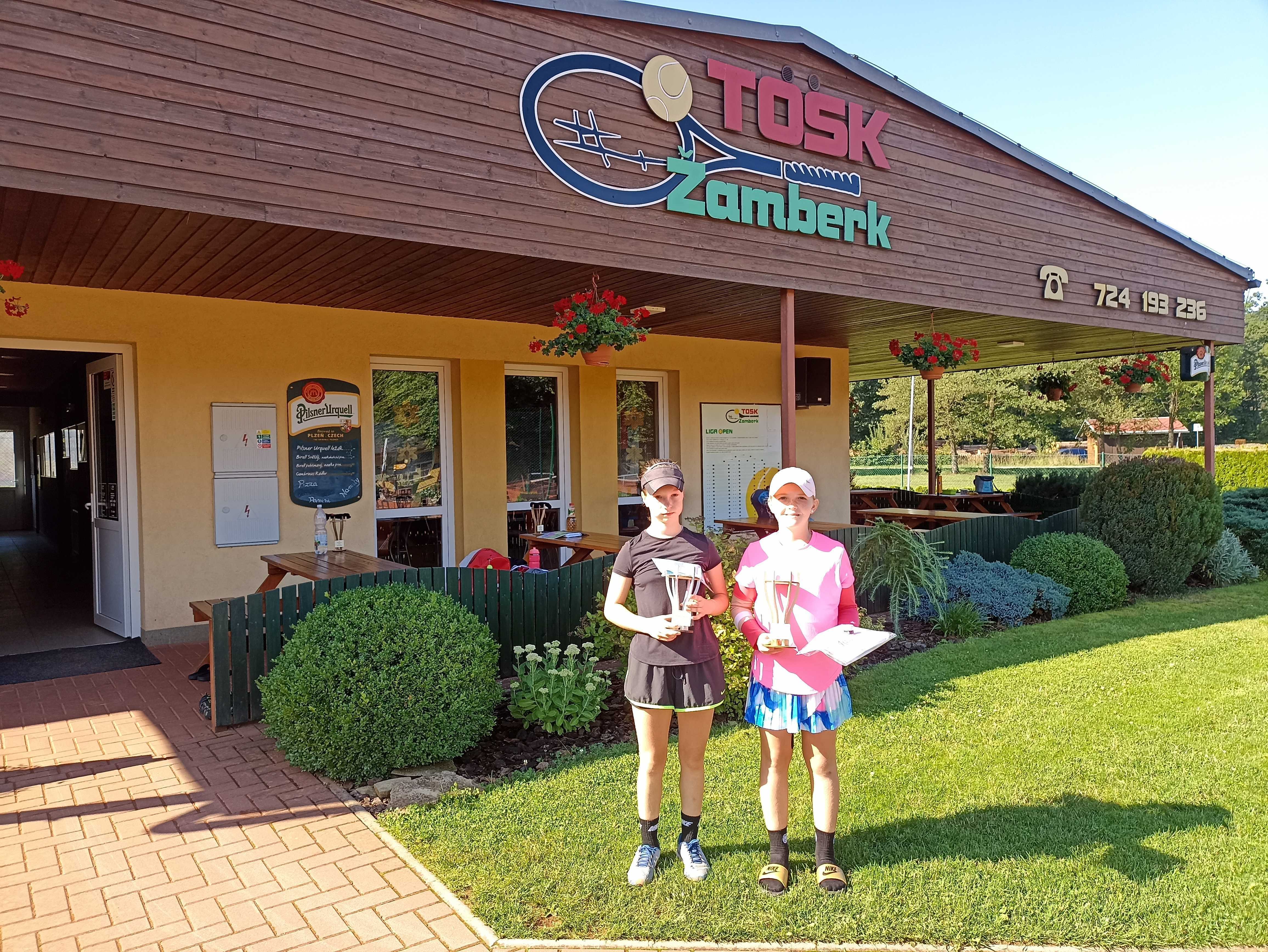 Finalistky dvouhry Tereza Šebístková a Veronika Adamcová